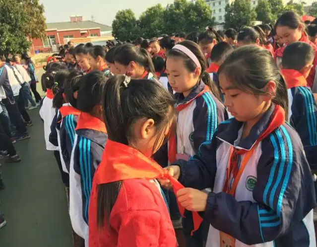 以温暖的话语欢迎新同学到来详尽解说校园常规课堂纪律文明礼仪